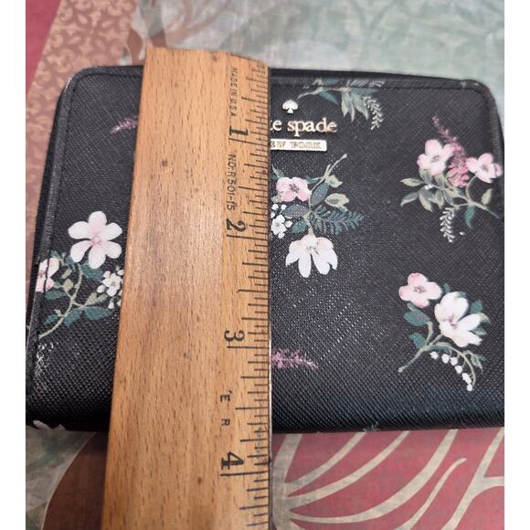 Kate Spade Staci Ditsy Buds Small Zip Around Wallet Black Pink 3.5 X 5 Inch - Picture 8 of 8